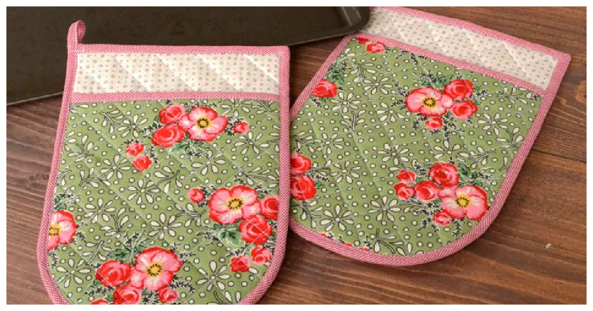 https://startsewing.org/wp-content/uploads/2023/01/Quilted-Pocket-Pot-Holders-Free-Sewing-Pattern-f.jpeg