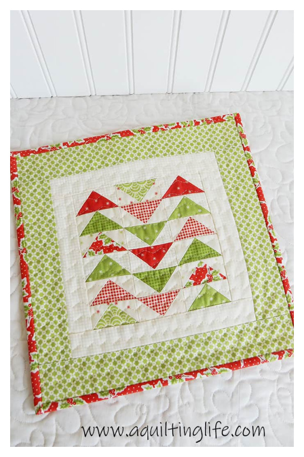 Christmas Mini Quilt Free Sewing Pattern